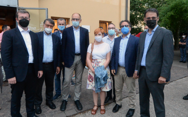 Enrico Letta a Brescia 8.7.2021. Foto di gruppo, da sinistra: M. Zanardi, C. Bragaglio, G. Girelli, E. Letta, M.Cominelli, M.Reboldi, R.Cammarata ed il segretario regionale del PD, Vinicio Peluffo 